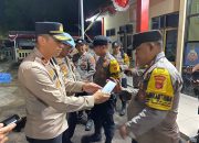 Wakapolres Majalengka Periksa Handphone Anggota untuk Antisipasi Maraknya Judi Online