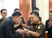 Hari Bhayangkara ke-78: Kajari Majalengka Beri Surprise untuk Kapolres Majalengka