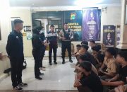 Polres Metro Jakarta Timur Periksa Urine Siswa PGRI 1 Halim Yang Tertangkap Hendak Tawuran