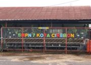 Orang Tua Siswa Keluhkan Biaya Seragam di SMP Negeri 7 Kota Cirebon yang Mencapai 2,7 Juta