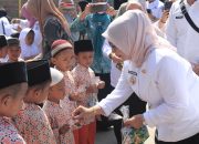 Hari Anak Nasional, Plt Bupati Serahkan KIA Di TK ABBA Aek Paing Bawah