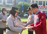 Kapolresta Cirebon Pimpin Apel Jam Pimpinan dan Berikan Penghargaan Kepada Personel Berprestasi