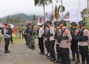 Aparat Gabungan TNI-POLRI Amankan Tahapan Pendaftaran Hari Pertama Bakal Calon Bupati dan Wakil Bupati Puncak Jaya