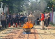 Bhabinkamtibmas Polsek Medan Satria Ikuti Simulasi dan Pelatihan Penggunaan APAR di Taman Pondok Ungu