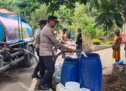 Jumat Berkah, Bakti Sosial Polsek Paguyangan berikan Air Bersih