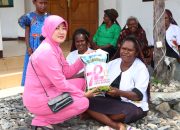 Bhayangkari Peduli, Bhayangkari Cabang Puncak Jaya Gelar Baksos Salurkan Bantuan Ibu Kapolri di Tempat Ibadah