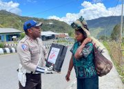Sat Lantas Polres Puncak Jaya Gelar Bakti Sosial Dalam Rangka Menyambut HUT Lalu Lintas Ke-69