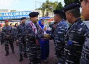 Tradisi Penyerahan Kemudi Markas Komando Akhiri Rangkaian Sertijab Danlanal Cirebon