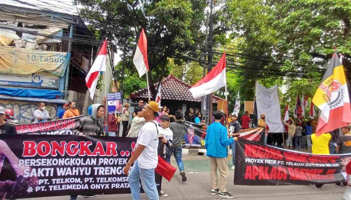 Front Pergerakan Nasional (FPN) dan Gerakan Masyarakat Anti Korupsi (GEMAK) Lakukan Aksi Unjuk Rasa di DPP Partai Gerindra