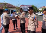Polres Jepara Bagikan Buku Saku Netralitas Polri Bagi Anggotanya