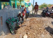 Warga Semangat Karya Bhakti HUT TNI ke-79 Koramil 0620-09 / Karangsembung