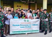 Jumat Berkah, Kodim 0614 / Kota Cirebon Bagikan Bansos Beras ke Pesantren