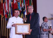 Pemkot Cirebon Raih Penghargaan Kategori Kota Informatif di Anugerah Keterbukaan Informasi Publik 2024
