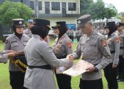 Kapolresta Cirebon Berikan Penghargaan Kepada Personil Berprestasi