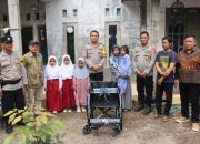 Kapolres Cirebon Kota Serahkan Bantuan Kursi Roda Kepada Siswa Difabel di Setupatok,Wujud Kepedulian terhadap Pendidikan