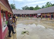 Hujan Deras Sebabkan Luapan Air, Polsek Kadipaten Bersama Tim Lakukan Penanganan Cepat