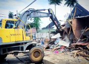 Puluhan Kios Tidak Berizin di Jalan Merdeka Dibongkar