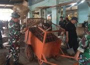 Kodim 0614 / Kota Cirebon Gelar Karya Bakti Pembersihan Sampah Pasar Jagasatru dalam Rangka Hari Juang TNI AD