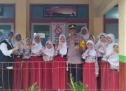Kapolsek Cigasong AKP Sarjiyo Lakukan Sambang dan Silaturahmi ke Sekolah Dasar Kawunghilir, Sampaikan Pesan Kamtibmas untuk Anak-anak