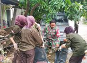 Kegiatan Karya Bhakti Pembersihan Sampah Pasca Bencana Banjir oleh Koramil 0620-02/Tengahtani