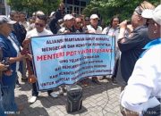 Gabungan Wartawan Sekabupaten Garut Unjuk Rasa di depan DPMD kabupaten Garut