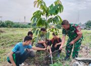 Peduli Alam dan Lingkungan Hidup Babinsa Bersama DLH Kota Cirebon Laksanakan Reboisasi