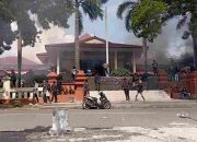 Cirebon Memanas! Kantor DPRD Dibakar, Polresta Dikepung Massa