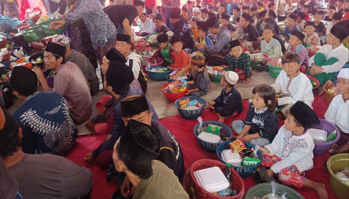 Tradisi Muludan Pesantren Kebon Syarif Cibogo Jadi Magnet Ribuan Jamaah, Ember Berkat Jadi Simbol Kebersamaan