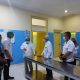 Babinsa Kelurahan Drajat Dampingi Kunjungan Anggota DPR RI Tinjau Dapur SPPG Program MBG