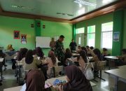 Babinsa Kelurahan Sukapura Berikan Materi Wawasan Kebangsaan serta Dampak Pergaulan Bebas di MTsN 1 Kota Cirebon
