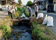 DPUTR Kota Cirebon Dengan CV Bayu Mandiri Lakukan Perbaikan dan Normalisasi Drainase