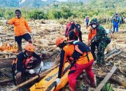Prajurit TNI AD Korem 023/KS Temukan Korban Banjir Bandang di Tapanuli Tengah, Pencarian Dilanjutkan di Tengah Medan Ekstrem