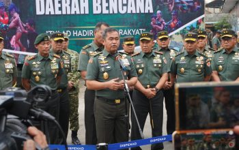Tiba di Aceh, KRI SSA-378 TNI AL Debarkasi Bantuan Bagi Masyarakat Terdampak Bencana