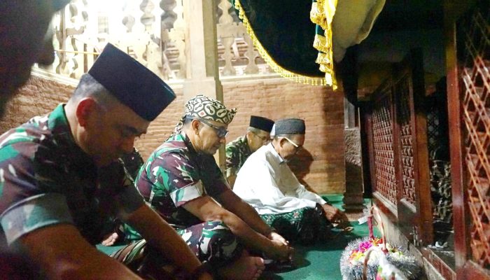 Ziarah ke Makam Sunan Gunung Jati, Danrem 063/SGJ Ajak Prajurit Meneladani Keteladanan Sang Wali dalam Momentum HUT ke-76 Korem 063/SGJ