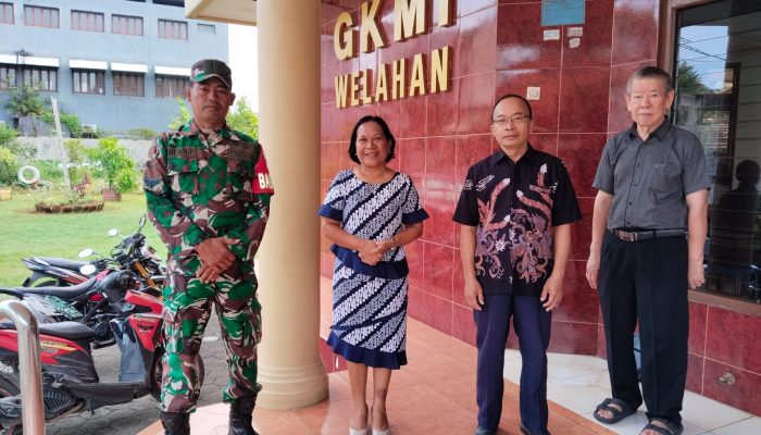 Babinsa Welahan Amankan Ibadah Mingguan Jelang Natal 2025 di GKMI Welahan