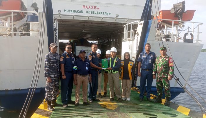 Pengamanan Laut Karimunjawa: TNI Prima Kawal Keberangkatan KMP Siginjai