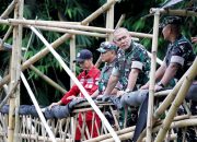 Pastikan Kualitas Pembangunan, Danrem 063/SGJ Dampingi Aster Kasad Monitoring Pembuatan Jembatan Gantung Desa Ciwaringin
