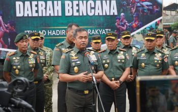 Kasad Berangkatkan Kapal ADRI, Kirim Bantuan Kemanusiaan ke Tiga Lokasi Bencana di Sumatera