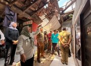 Tinjau Rumah Warga yang Ambruk di Pegambiran, Wakil Wali Kota Pastikan Bantuan Segera Terealisasi