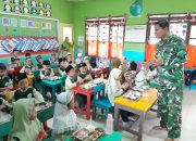 Babinsa Bandengan Dampingi Distribusi Makan Bergizi Gratis untuk Ribuan Anak Sekolah