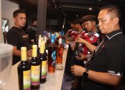 Tekan Peredaran Narkoba dan Miras Polisi Sisir Tempat Hiburan Malam, Sita Ratusan Miras dari Gudang Karaoke