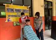Polisi Hadirkan Cukur Rambut Gratis Untuk Pelajar SD di Indramayu