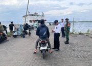 Pastikan Laut Aman, Kodim 0719/Jepara Pantau Keberangkatan Kapal di Karimunjawa
