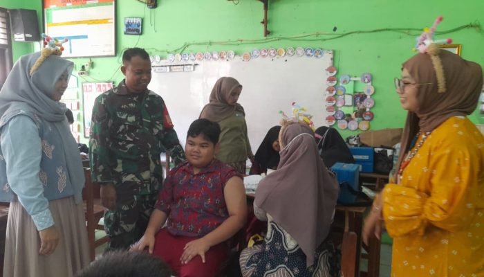 Pendampingan Imunisasi Campak–Rubela Oleh Babinsa Kebon Baru