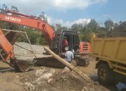 Aktivitas Galian C Ilegal di Desa Pulo Tambo Pidie Kian Marak, Lingkungan Sungai dan Jalan Desa Rusak Parah
