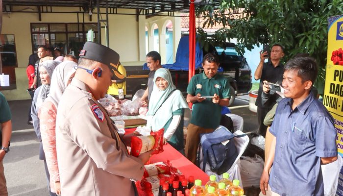 Kapolda Jabar Pimpin Launching Gerakan Pangan Murah Serentak, Polresta Cirebon Siapkan Ribuan Bahan Pokok untuk Warga