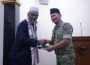Pangdam III/Siliwangi, Sholat Subuh Berjamaah dan Berikan Tausyiah Kebangsaan di Masjid Darul Ulum Cirebon