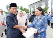 Serahkan SK Pengangkatan, Wali Kota Dorong ASN Tingkatkan Dedikasi dan Efisiensi Pelayanan