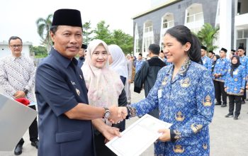Serahkan SK Pengangkatan, Wali Kota Dorong ASN Tingkatkan Dedikasi dan Efisiensi Pelayanan