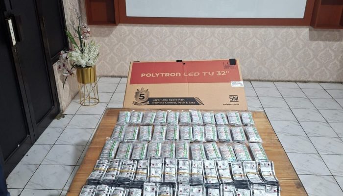 SATRESNARKOBA POLRESTA CIREBON BONGKAR GUDANG OBAT FARMASI ILEGA